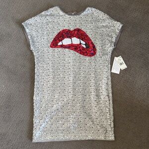 Aidan by Aidan Mattox Silver Sequin Top with Red Lip Graphic